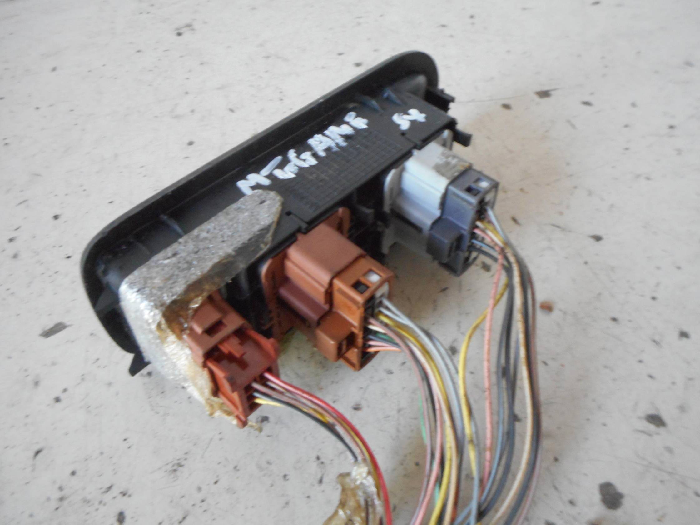 Interruttore alzacristalli porta ant. sx.